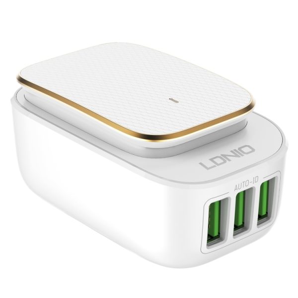 LDNIO A3305 3.4A 3 USB-interfaces Reislader Oplader voor mobiele telefoons, ondersteuning Touch LED-nachtlampje, EU-stekker,, Type-C / USB-C, Micro USB, 8 Pin