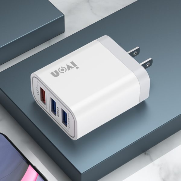 Ivon AD37 5A QC 3.0 Drie USB-poort Travel Charger, US Plug